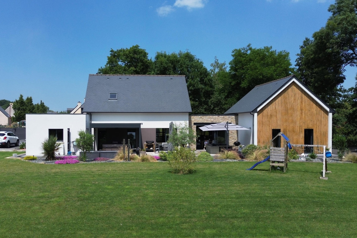 MAISON PLAIN-PIED à LANHÉLIN (secteur : DINAN)